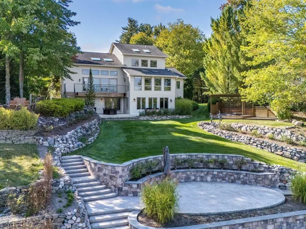 4270 N Francis Shores Ave, Sanford, MI 48657