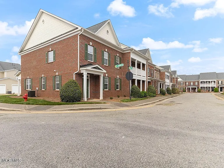 503 Dragby Ln — Photo 2