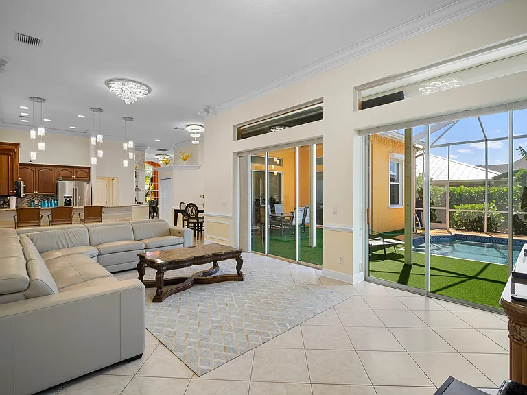 5024 SW 8th Pl — Photo 39