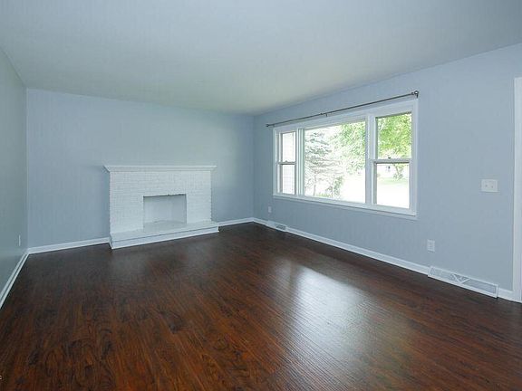 3rd image of 2325 Abbott Ave