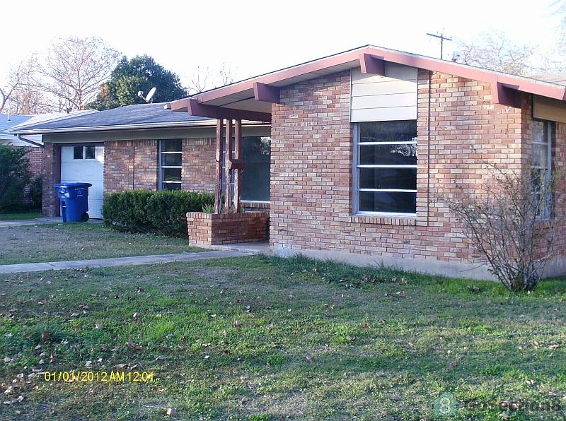2nd image of 4623 Lakewood Dr
