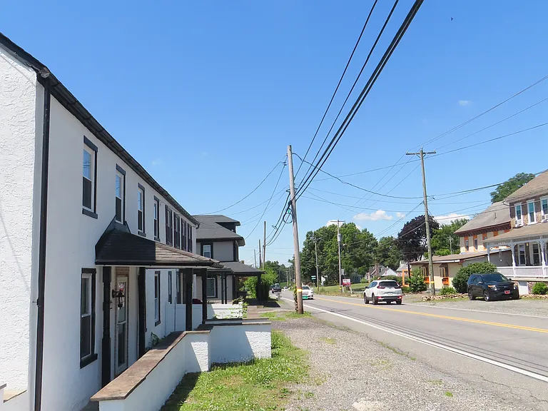 1008 Reading Ave — Photo 2
