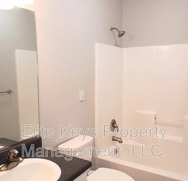 814 11th St — Photo 11
