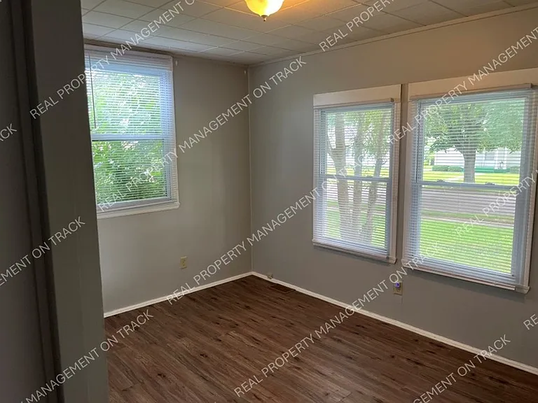 2823 Garfield Dr — Photo 7