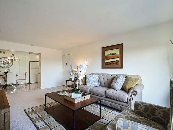 4th image of 755 N Fair Oaks Ave APT 6