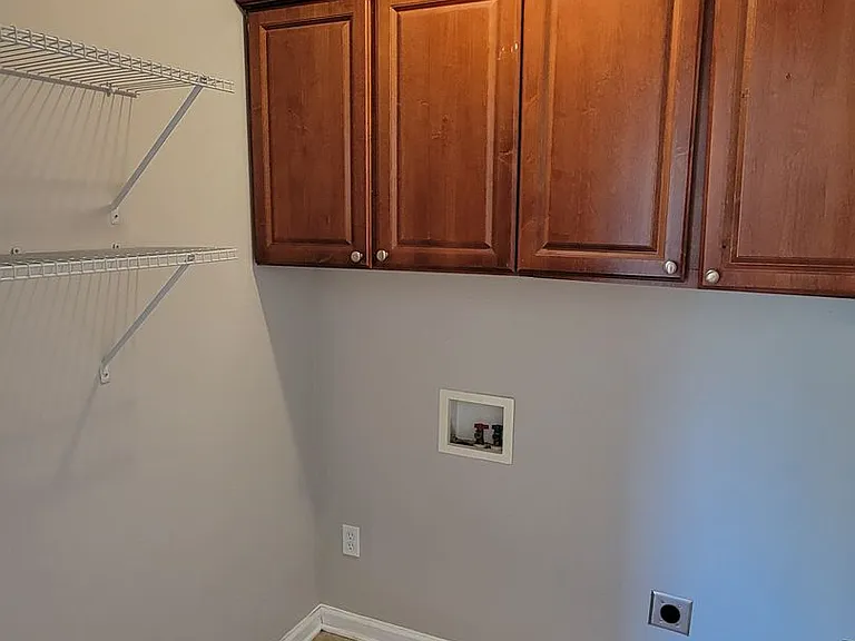 194 Romie Dr — Photo 5