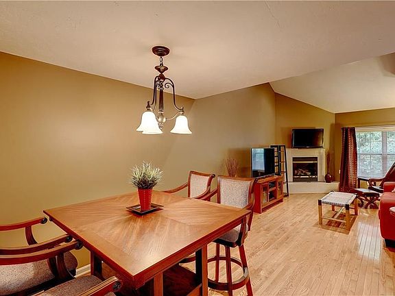 5th image of 6 Silver Pines Blvd