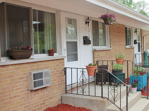 3rd image of 571 Sidney Ave