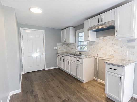 4th image of 1827 Homer Ave