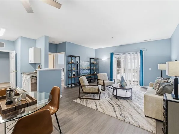 108 Mill St APT 104, Woonsocket, RI 02895