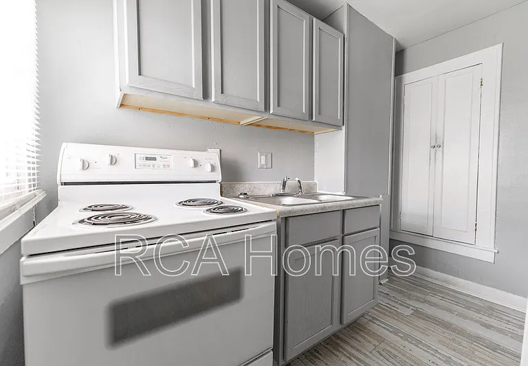 140 Villa Ave — Photo 3