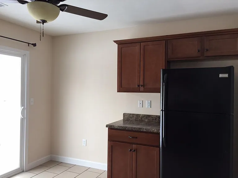 423 Meadow Dr — Photo 7