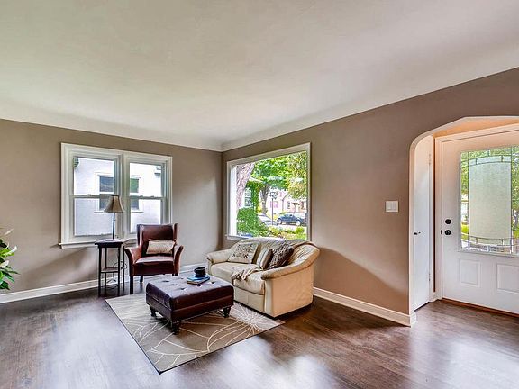 3rd image of 1383 Eleanor Ave