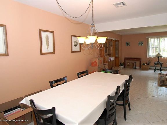 2nd image of 26 Chesterfield Ln