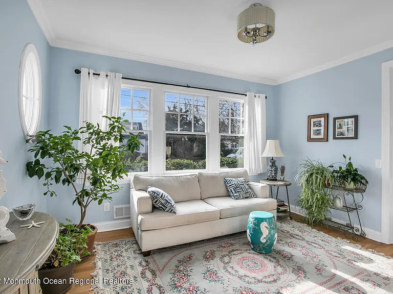 812 Claridge Dr — Photo 6