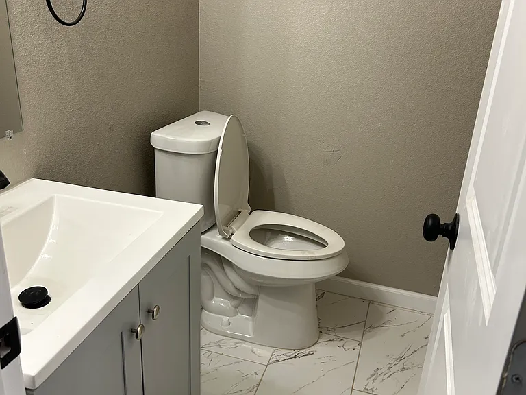 2815 Hedgerow Dr — Photo 17