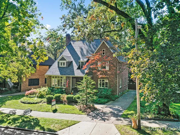 1620 Mackinaw Rd SE, East Grand Rapids, MI 49506