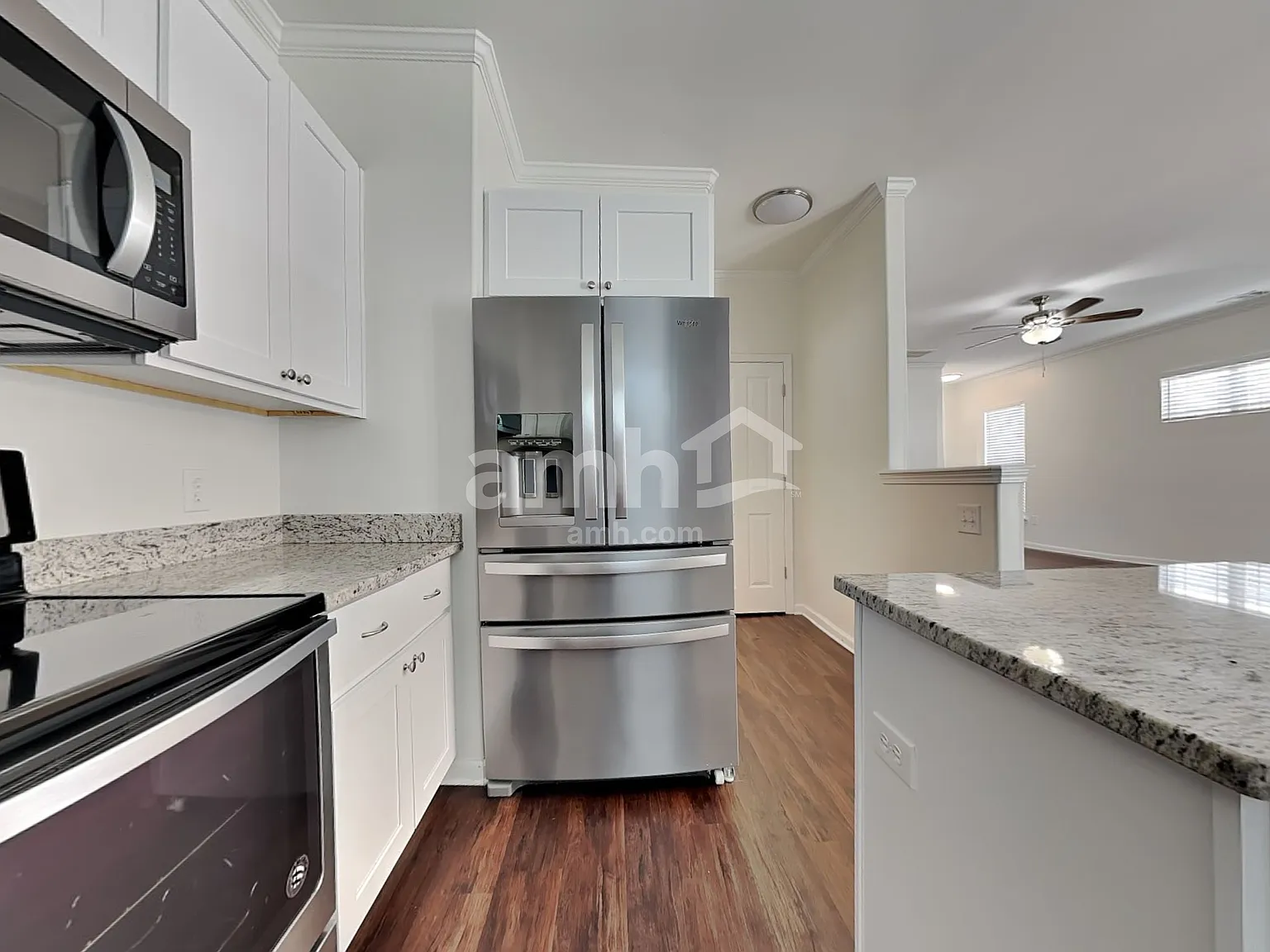 3 bed, 2.5 bath, 1692 sqft, $2,310 — Photo 3