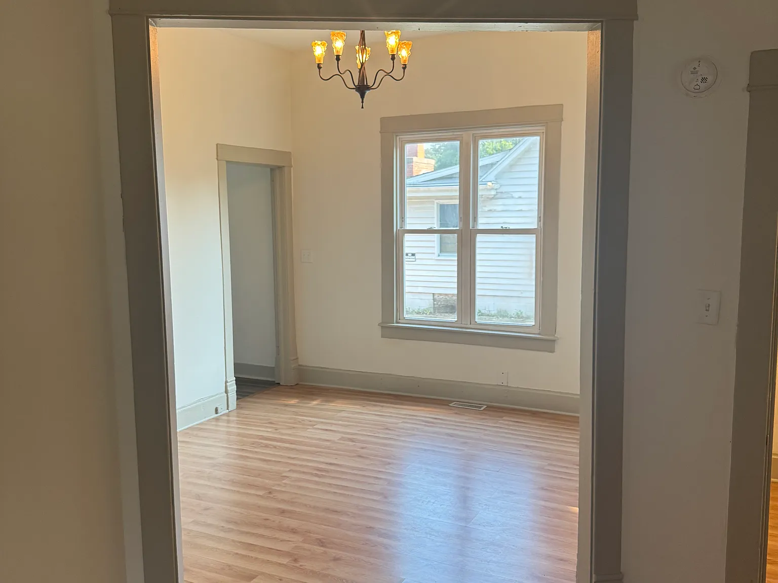 4 bed, 1387 sqft, $1,600 — Photo 3