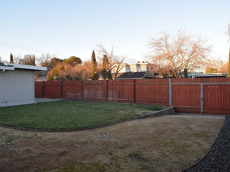 2586 S Whitney Blvd — Photo 8