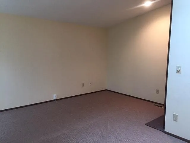 2094 Fox Hollow Dr — Photo 3
