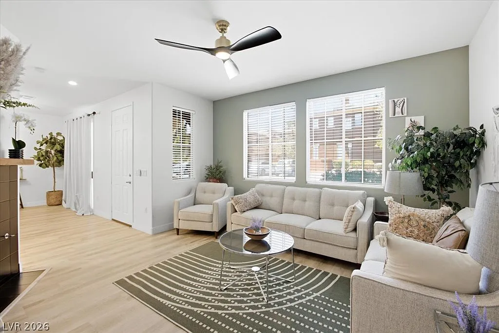 3 bed, 2.5 bath, 1492 sqft, $2,000 — Photo 2