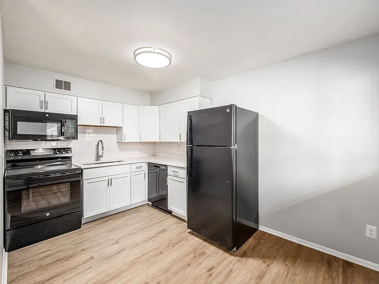 593 Riverview Dr #K — Photo 8
