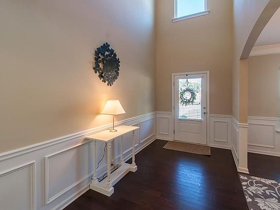 2nd image of 20 Stately Oaks Dr