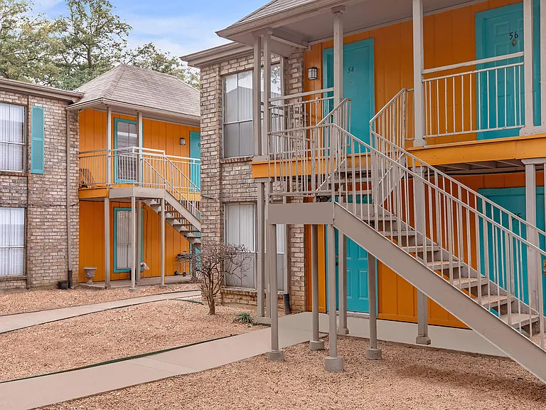 Inglewood Village Apartments — Photo 7