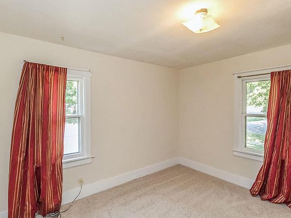 5th image of 825 Crawford Ave