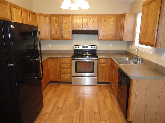 8956 Mallard Green Dr — Photo 2
