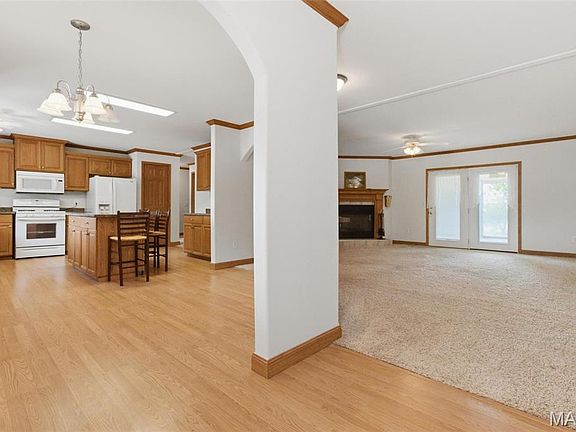 5th image of 842 McLean Rd #M