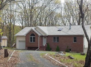 3109 Spring Ct, Bushkill, PA 18324