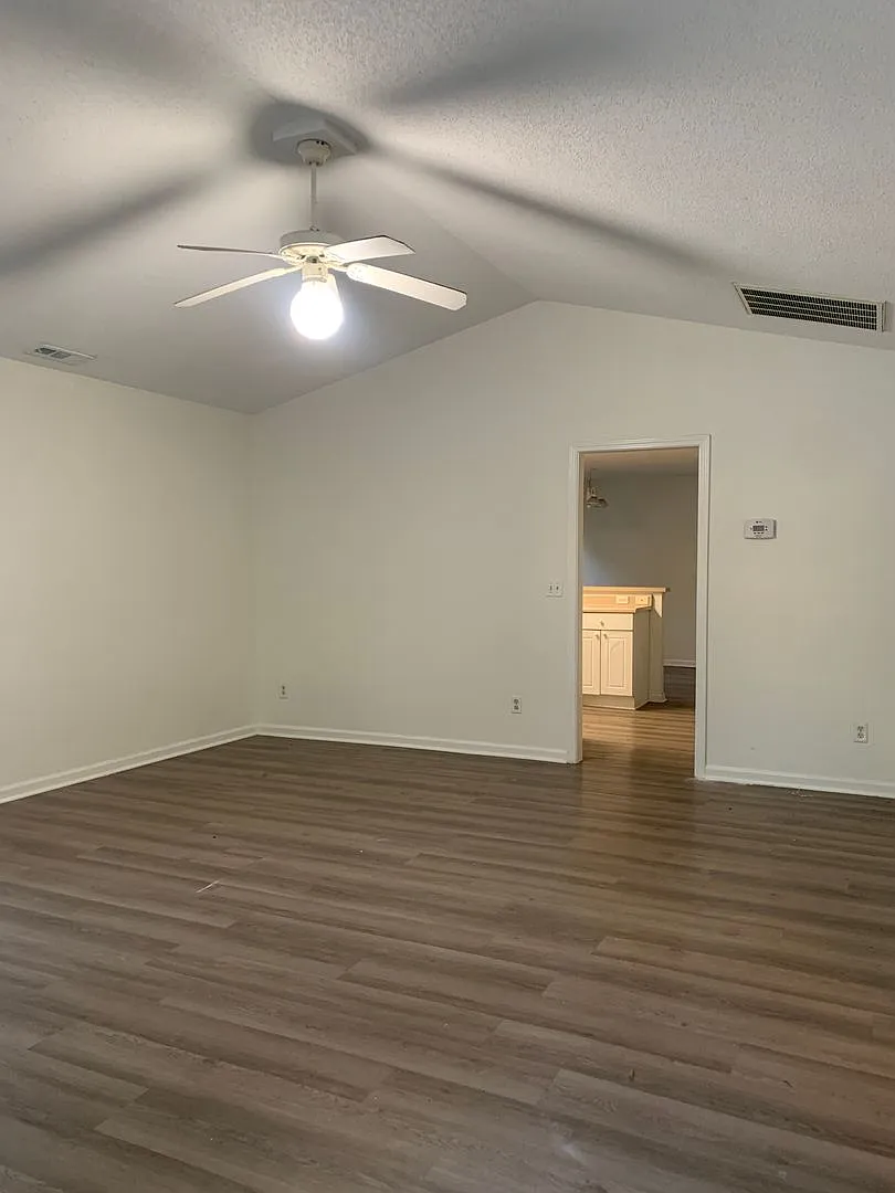 3 Bedroom 2 Bath House on Charter Drive Available Now — Photo 3