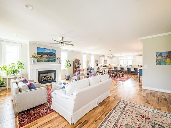 4th image of 305 Preserve Dr