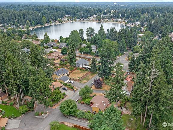 2nd image of 10014 100th Avenue SW