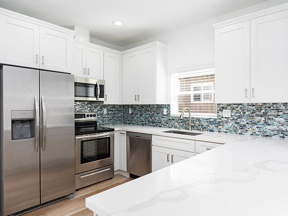 4th image of 3302 Carolyn Cir