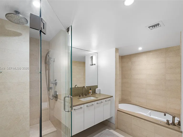 6801 Collins Ave #LPH06-DOORLPH14 — Photo 19