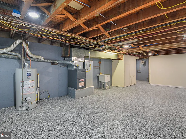 505 Stratford Rd — Photo 11