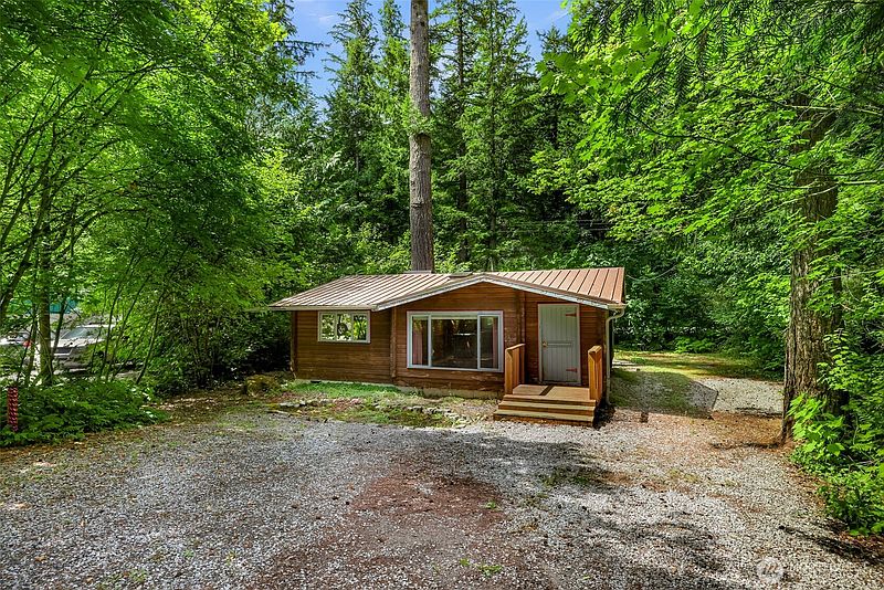 3rd image of 6105 Poppy court