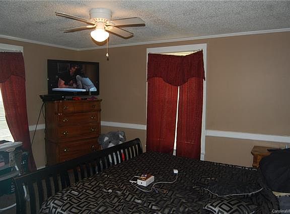 5th image of 208 Wood Ave
