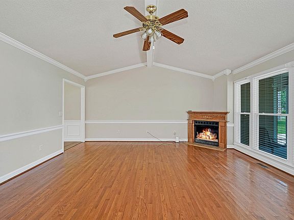 4th image of 100 Harwell Ln