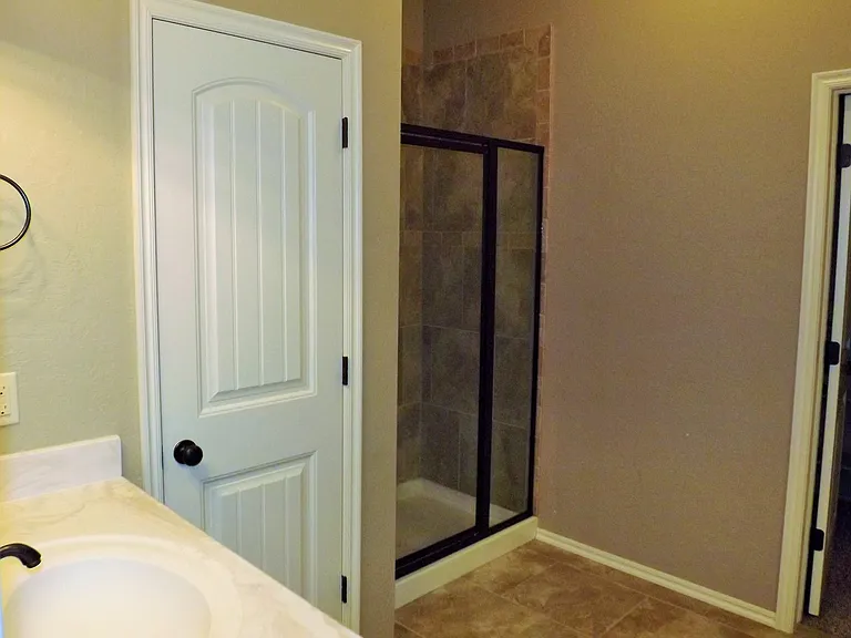 529 Whispering Oaks Blvd — Photo 10