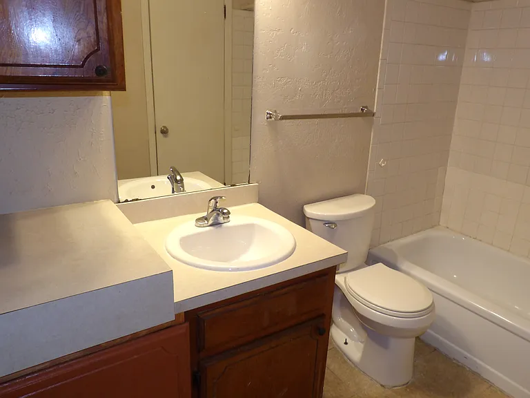 6401 NW Oak Ave #A-3 — Photo 4