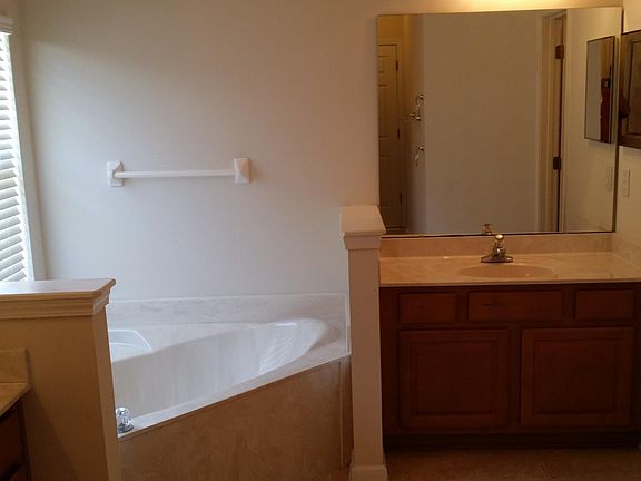 4th image of 917 Candlebark Dr