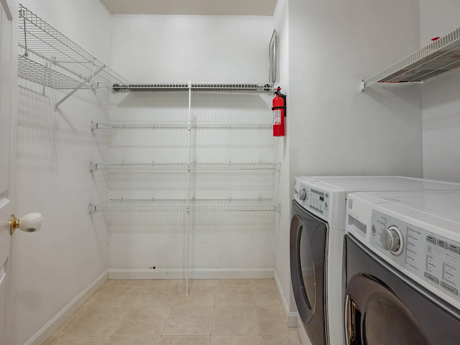 3 bed, 2.5 bath, 2418 sqft, $3,600 — Photo 4