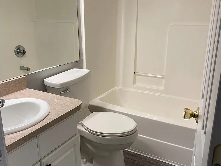 405 W Somersbe Pl — Photo 2