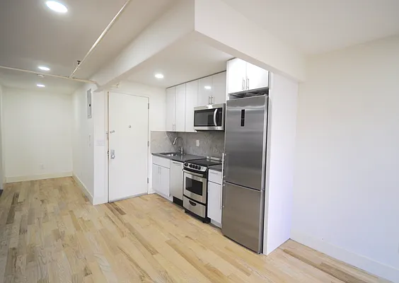 Rented by Bohemia Realty Group | media 10