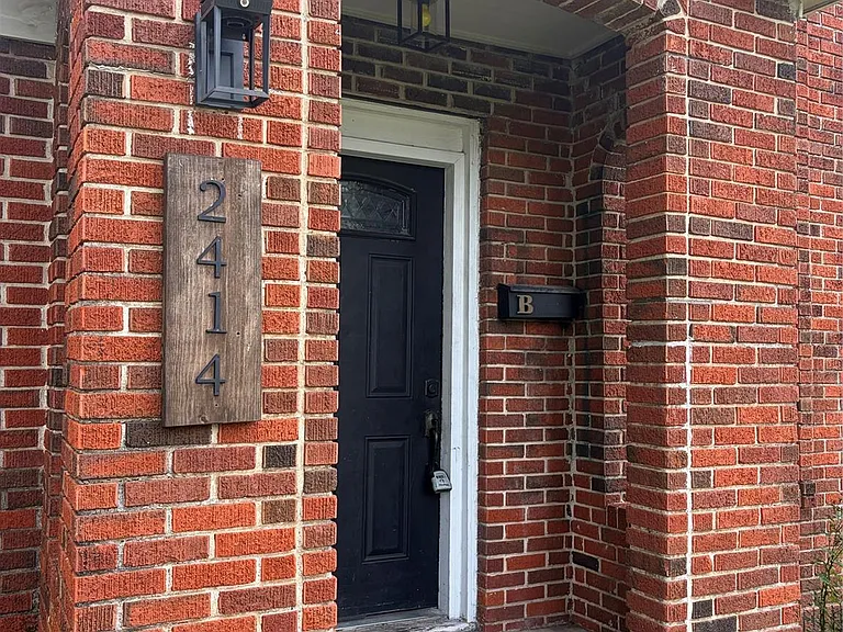 2414 Eagle St #B — Photo 2