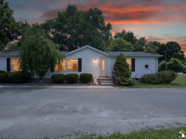 1070 Cherry St, Temperance, MI 48182